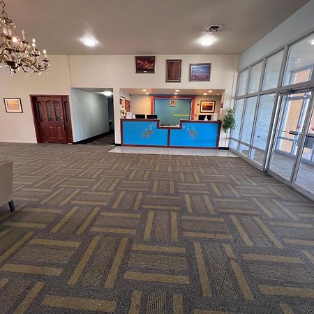 Colby Inn And Suites Экстерьер фото