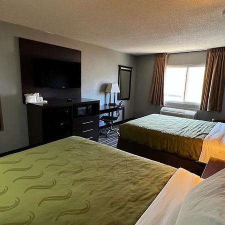 Colby Inn And Suites Экстерьер фото