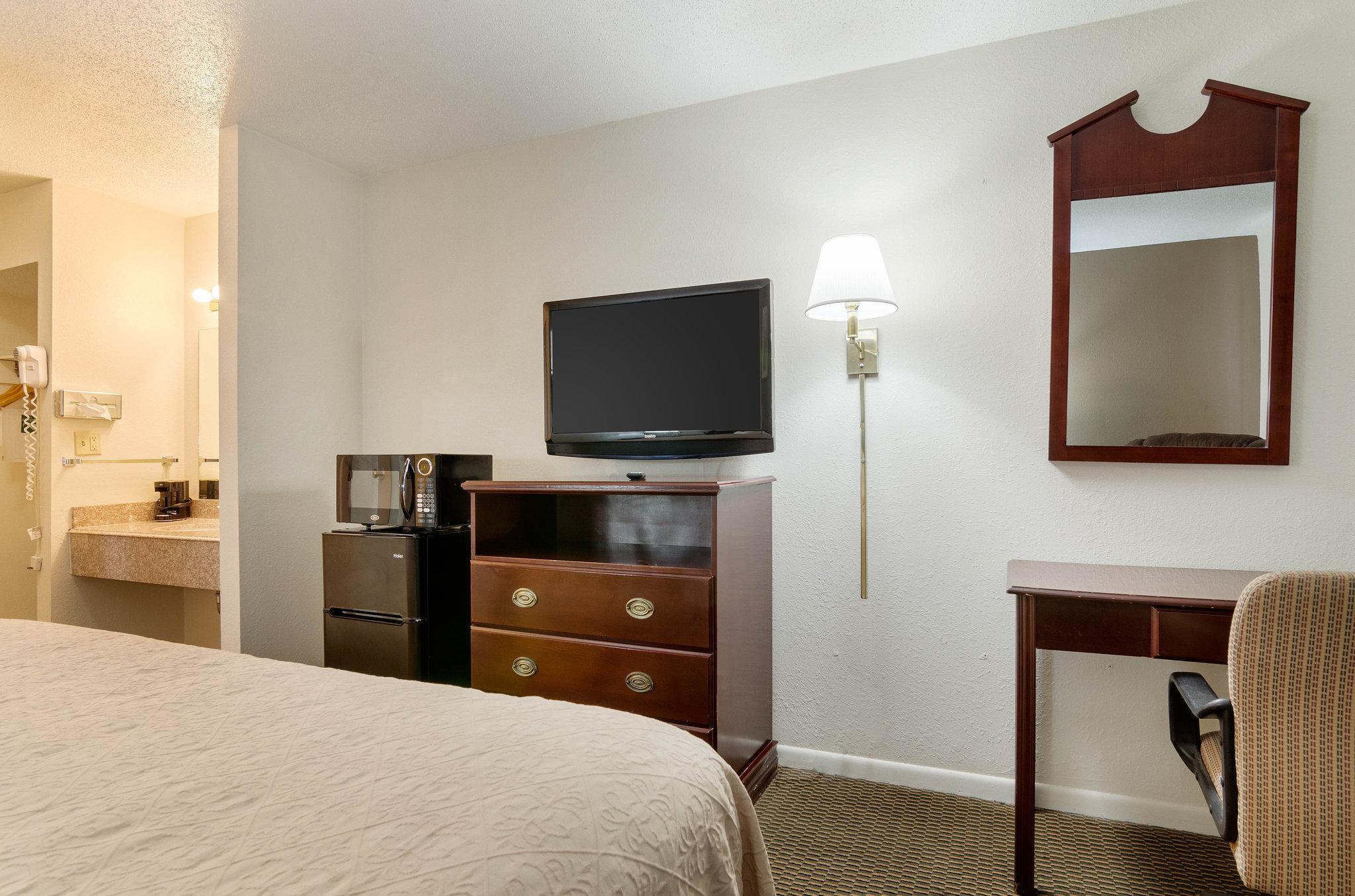 Colby Inn And Suites Экстерьер фото