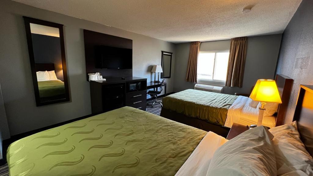 Colby Inn And Suites Экстерьер фото