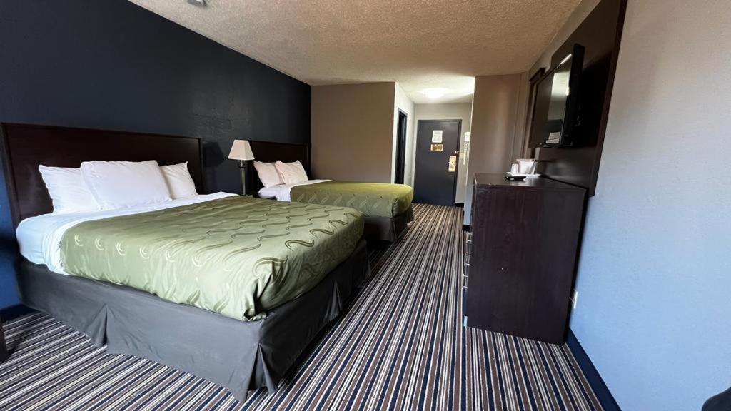Colby Inn And Suites Экстерьер фото